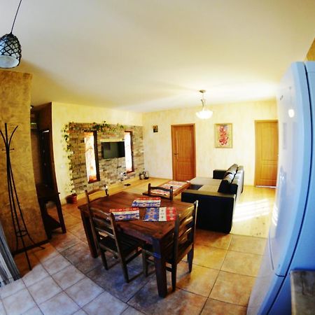 Family Mini-Hotel Martirosyan'S And Tours Erevan Esterno foto