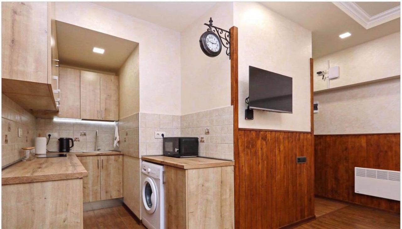 Family Mini-Hotel Martirosyan'S And Tours Erevan Esterno foto