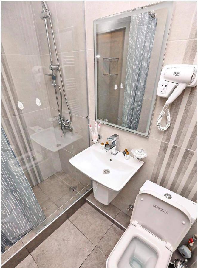 Family Mini-Hotel Martirosyan'S And Tours Erevan Esterno foto