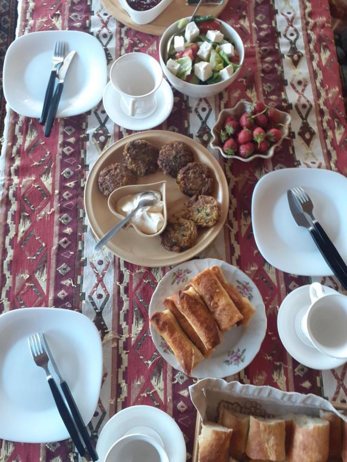 Family Mini-Hotel Martirosyan'S And Tours Erevan Esterno foto