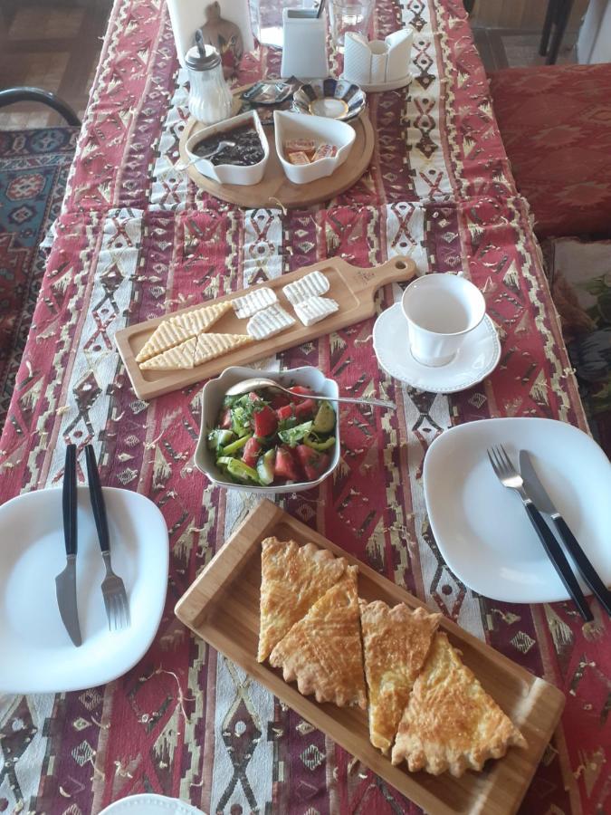 Family Mini-Hotel Martirosyan'S And Tours Erevan Esterno foto