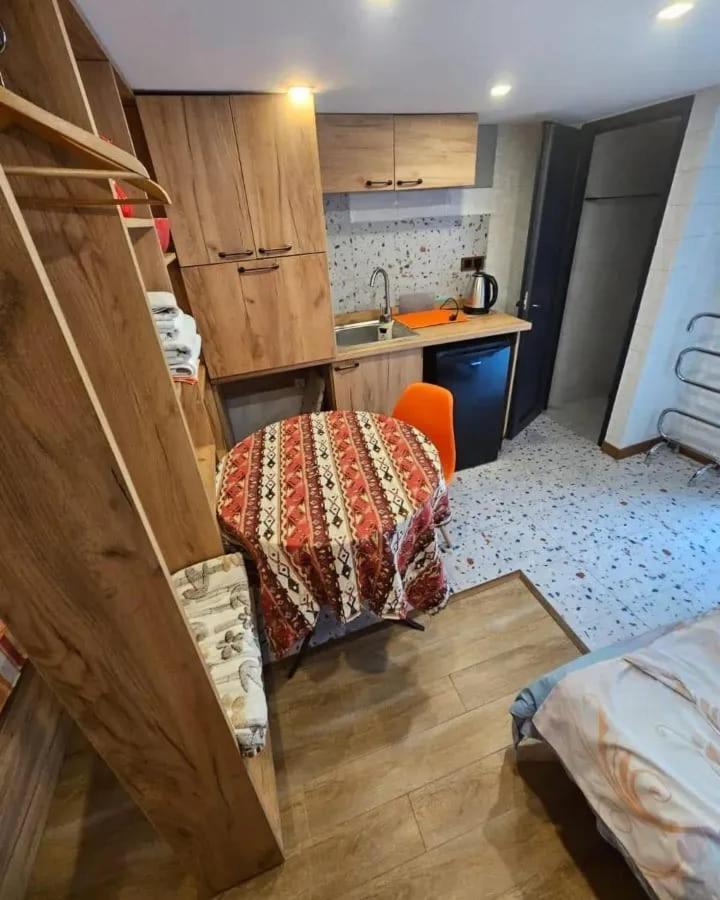Family Mini-Hotel Martirosyan'S And Tours Erevan Esterno foto