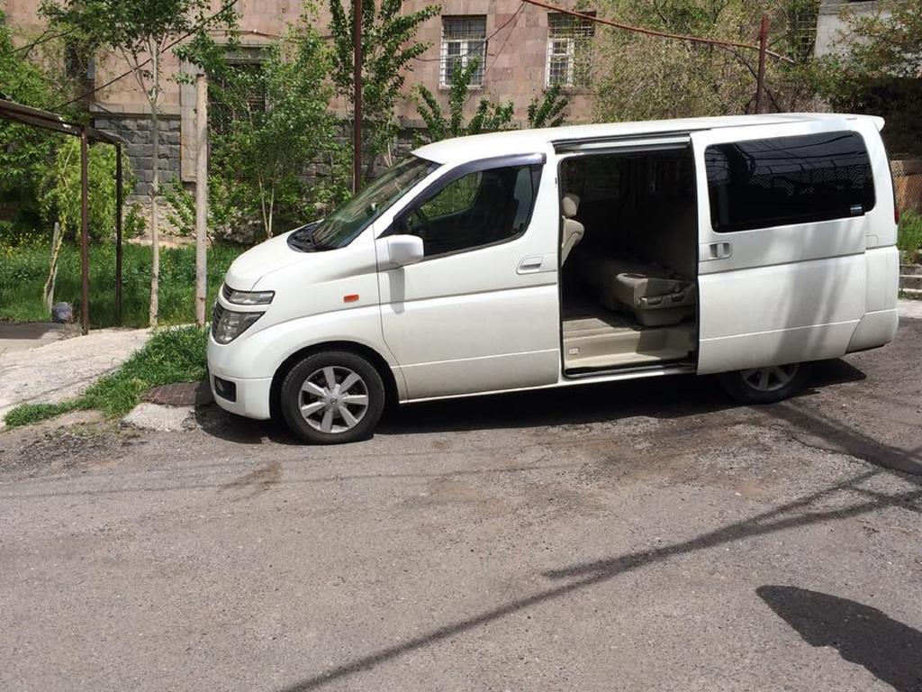 Family Mini-Hotel Martirosyan'S And Tours Erevan Esterno foto