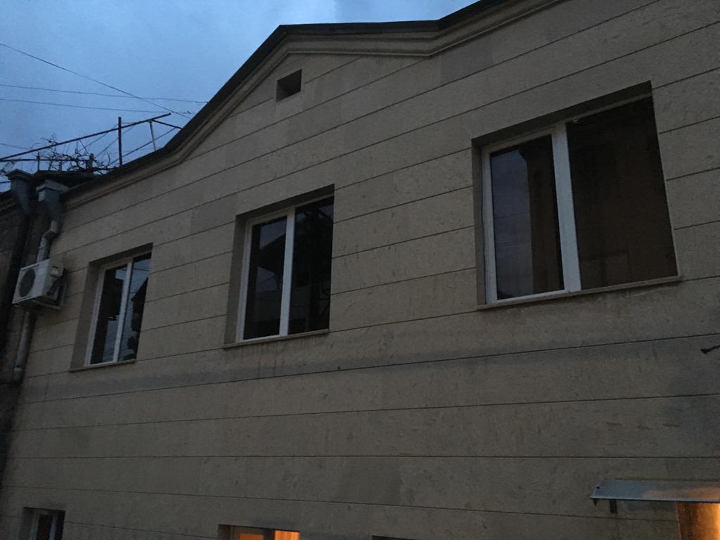 Family Mini-Hotel Martirosyan'S And Tours Erevan Esterno foto