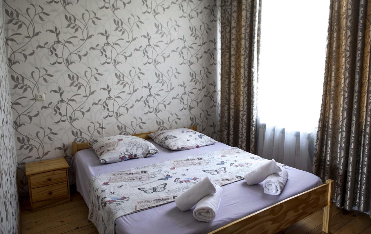 Family Mini-Hotel Martirosyan'S And Tours Erevan Esterno foto