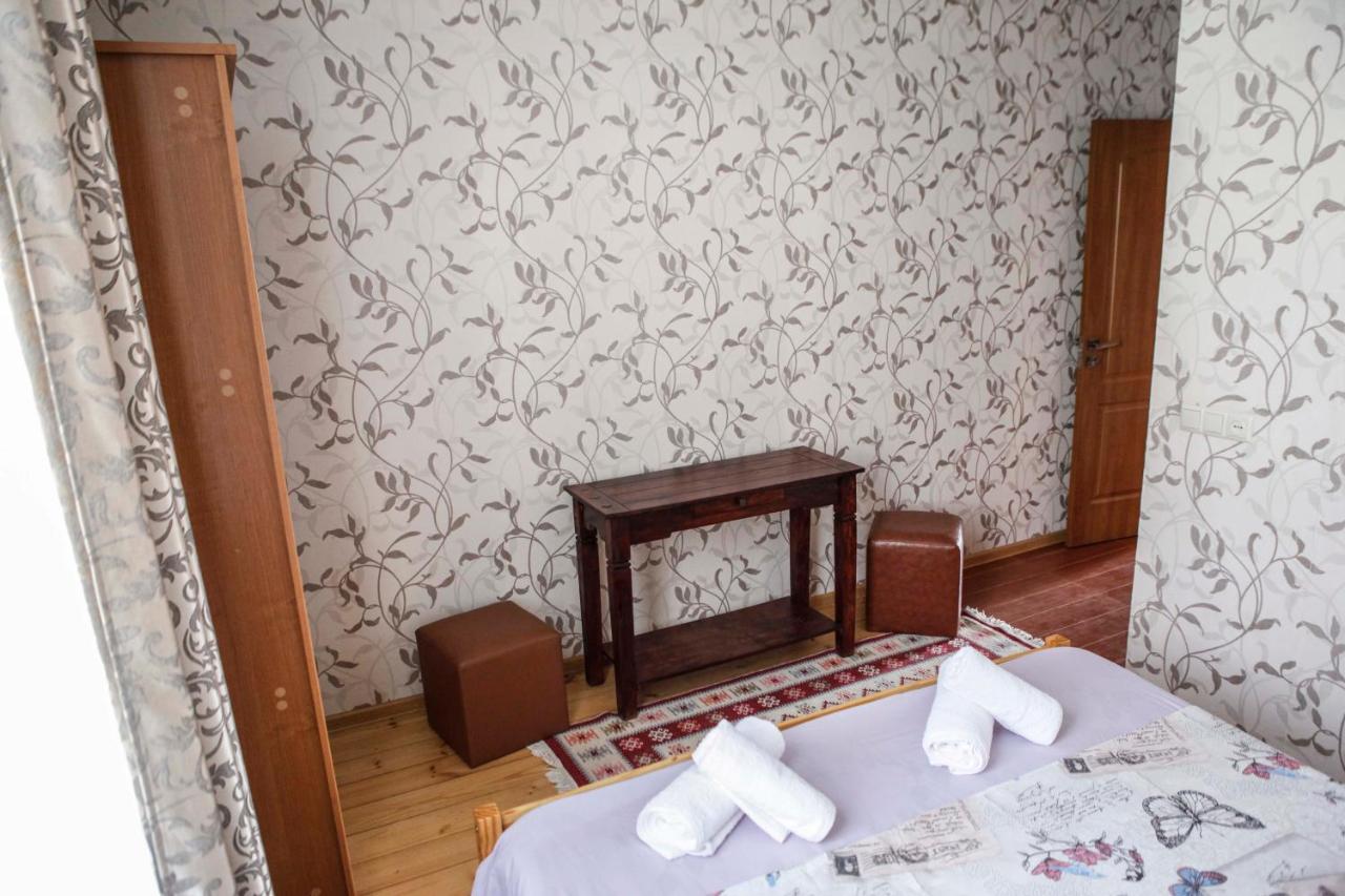 Family Mini-Hotel Martirosyan'S And Tours Erevan Esterno foto