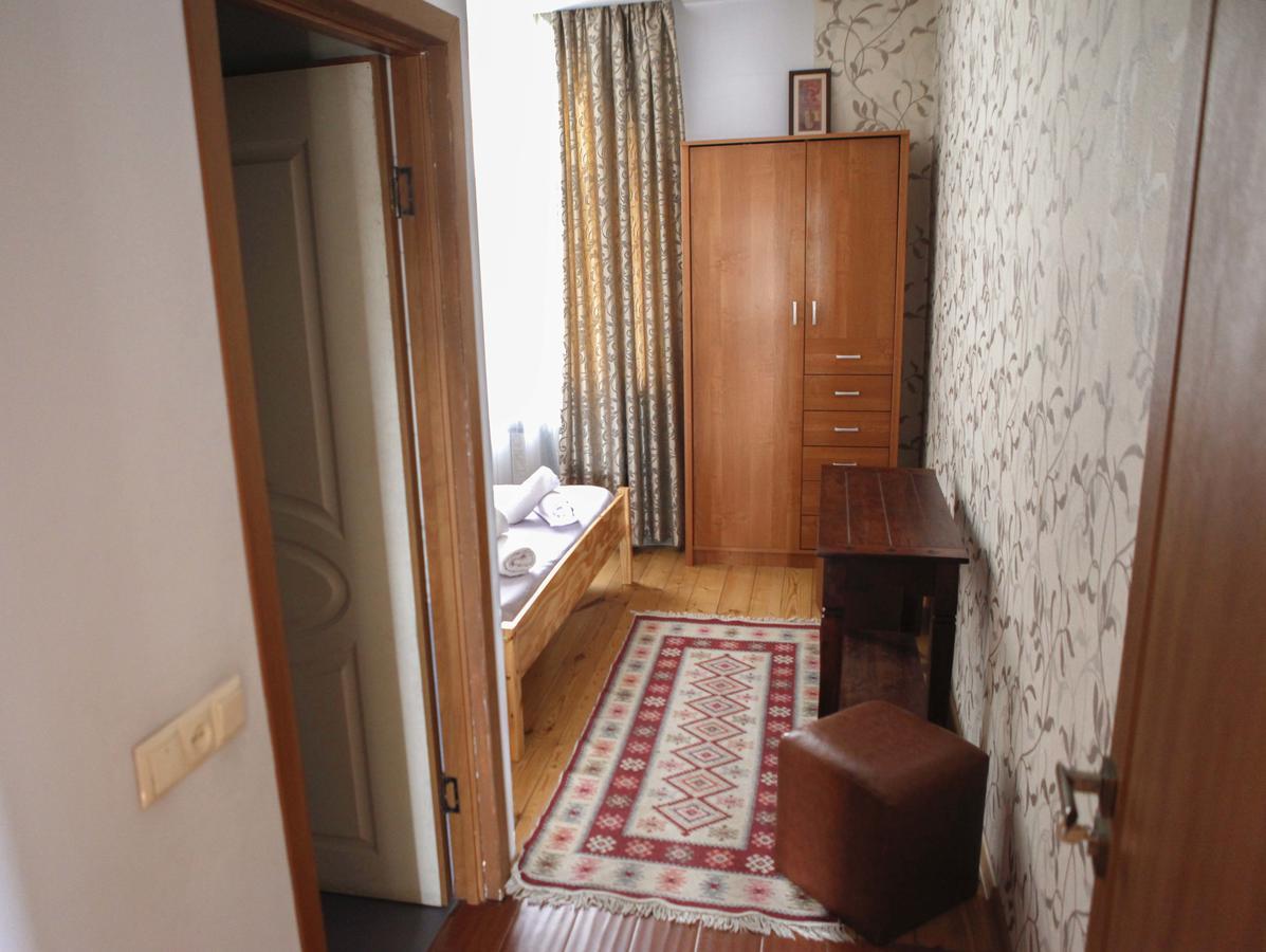 Family Mini-Hotel Martirosyan'S And Tours Erevan Esterno foto