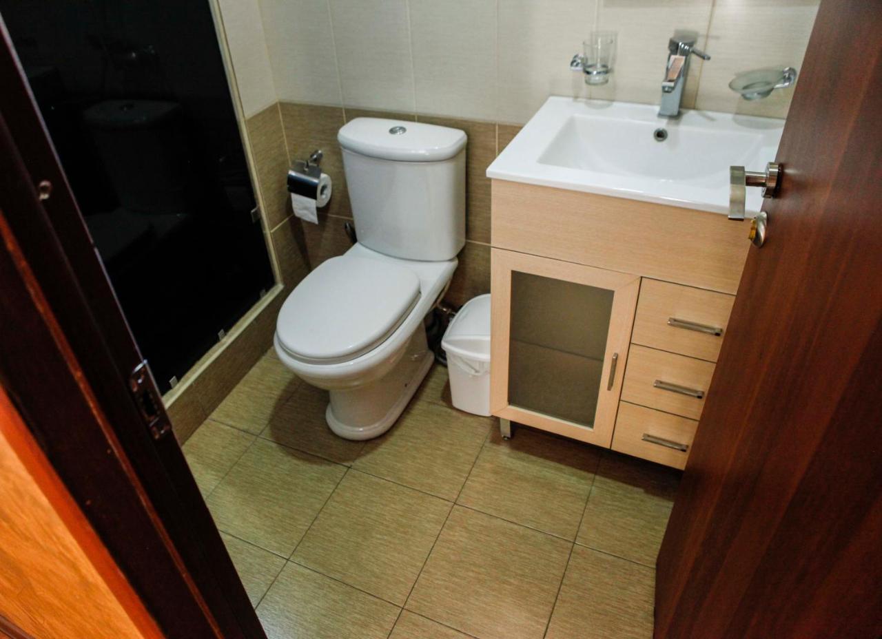 Family Mini-Hotel Martirosyan'S And Tours Erevan Esterno foto