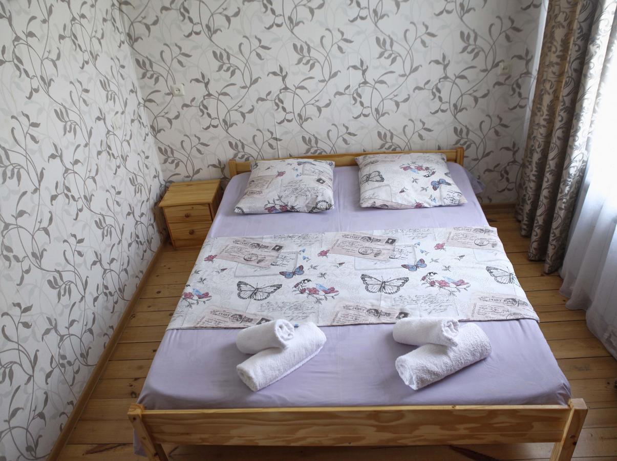 Family Mini-Hotel Martirosyan'S And Tours Erevan Esterno foto